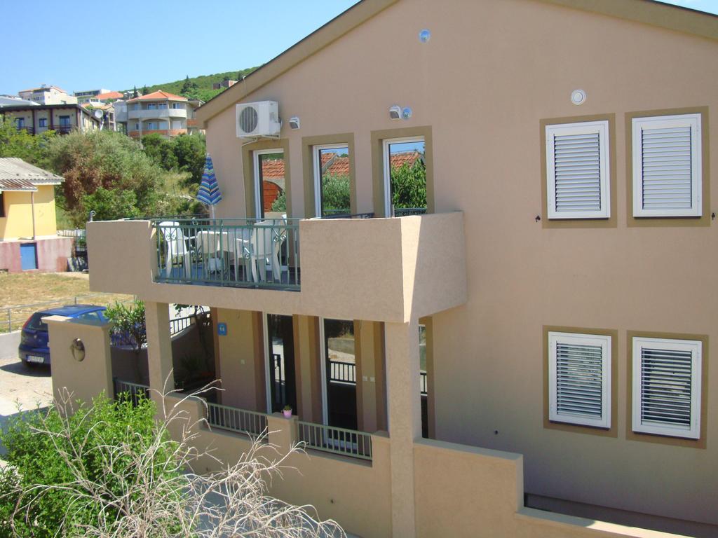 Apartments Mila Krimovica Bagian luar foto